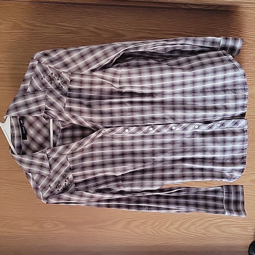 Women's button snaps shirt